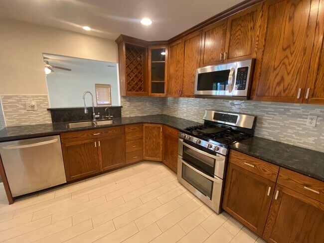 Building Photo - West Lancaster Pool Home