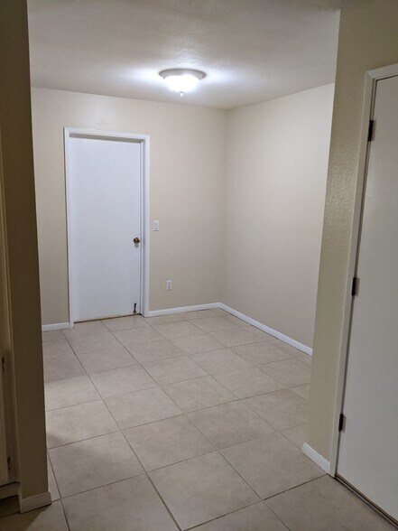 Building Photo - 12710 Lakeshore Dr