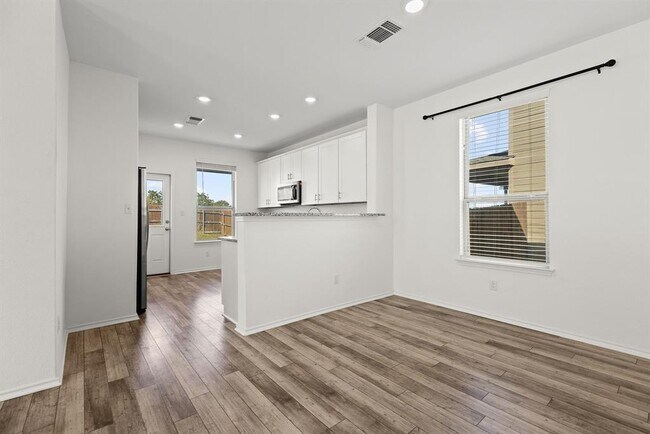 Building Photo - 917 Duskywing Wy
