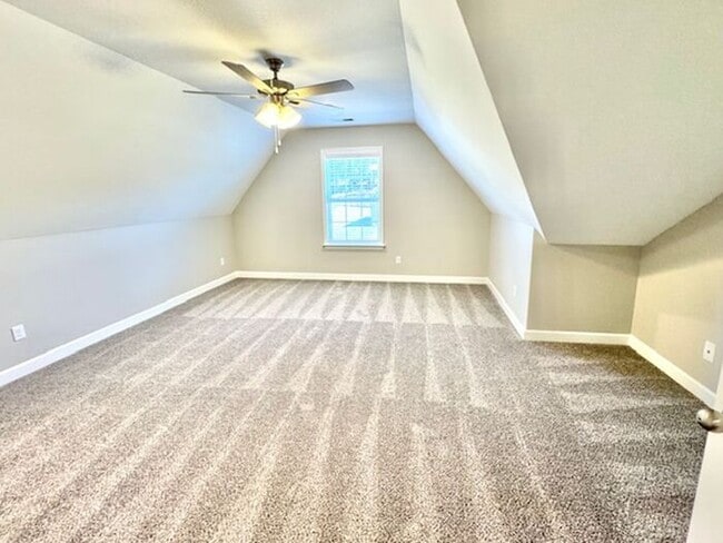 Building Photo - Now Leasing a 5-Bedroom 3 Bath Home in Hor...