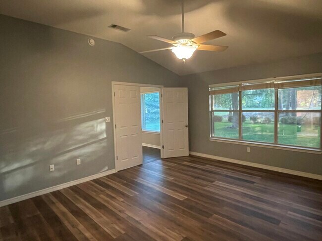 Building Photo - 1144 Troon Dr E