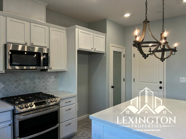 Building Photo - Elegant, 3BD/2.5BA, Sacramento Home in Nat...