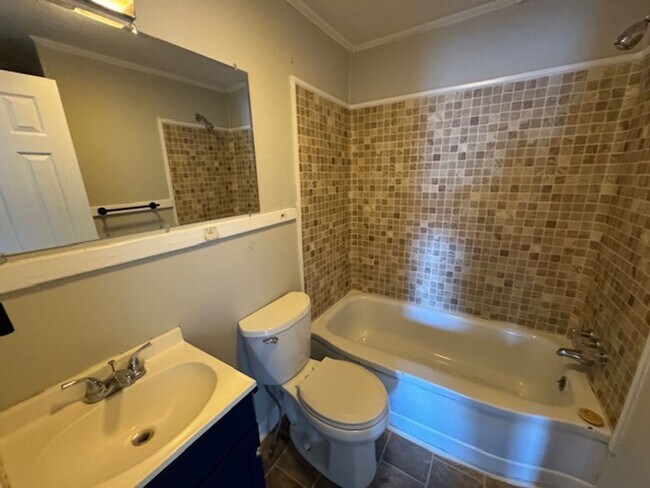 Building Photo - 1624-1626 Shaffer St