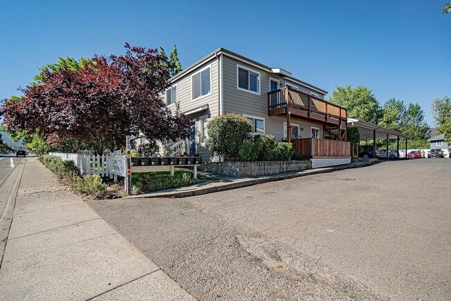 Building Photo - Unfurnished Two bedroom, Two bath Ground Floor Townhouse | Available June