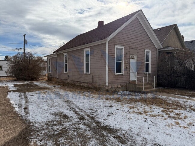 Building Photo - 705 S 2nd St