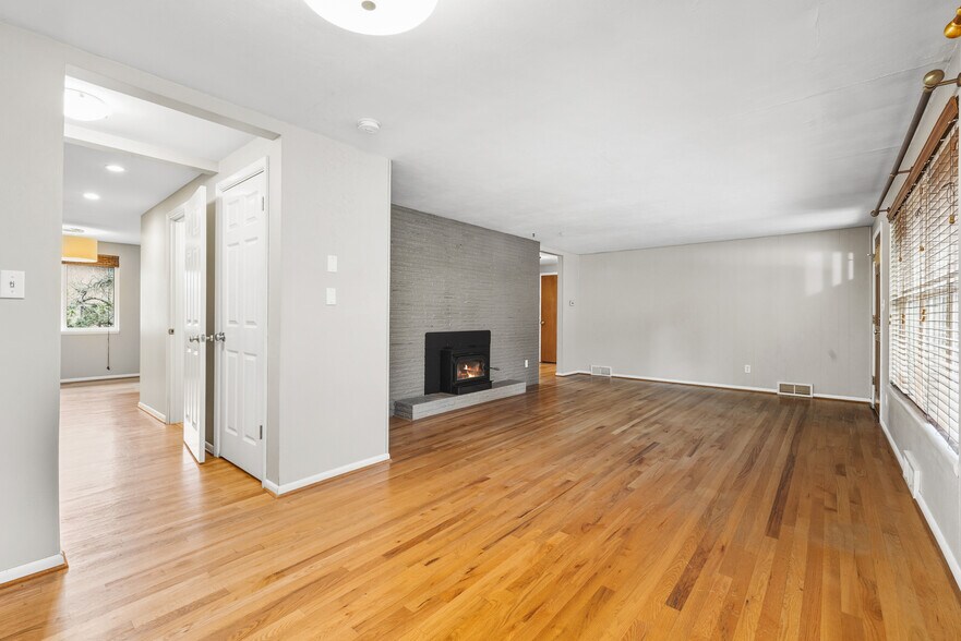 Building Photo - 19515 Fremont Ave N