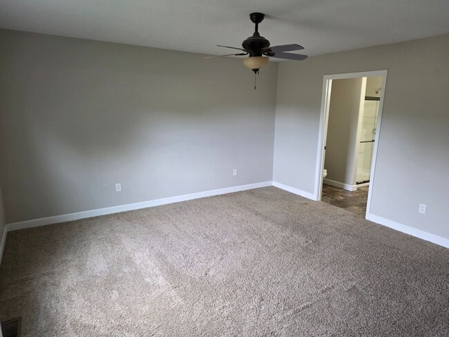 Building Photo - 2 Bed 2 Bath Chatham 1600.00