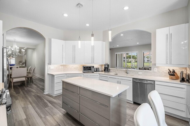 Building Photo - 123 Palm Bay Terrace