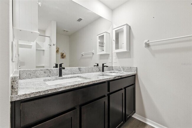 Building Photo - 3903 Silver Strand Trl