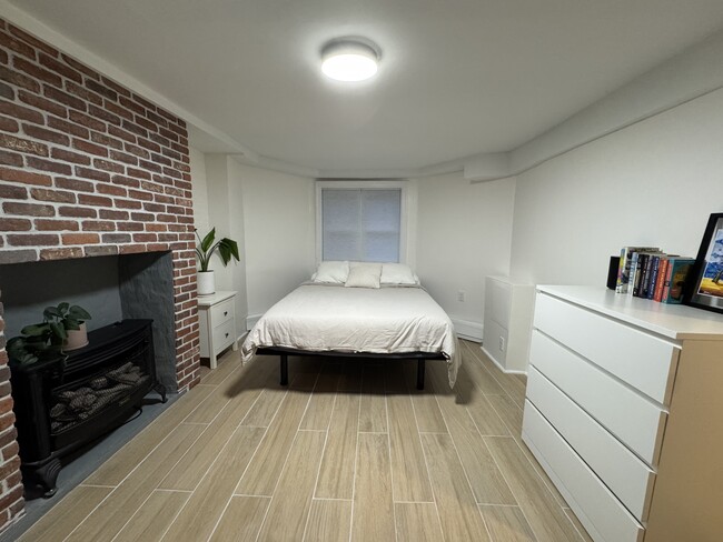 Building Photo - 302 4th St