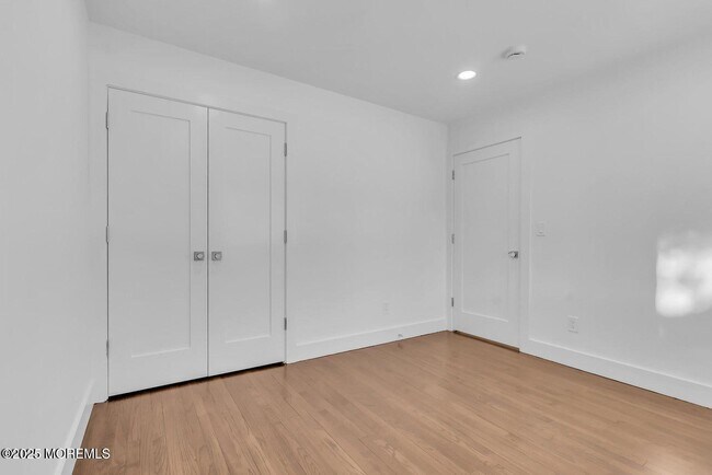 Building Photo - 1 Robin Dr