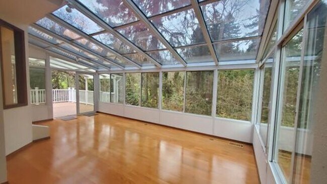 Building Photo - Cedar Mill Hidden Gem!!