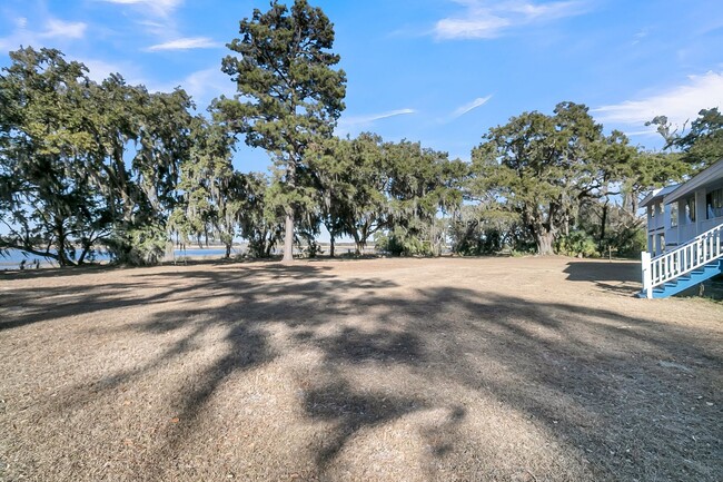 Building Photo - Spacious 3-Bedroom Home on Wadmalaw Island