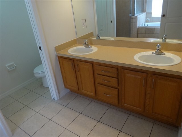 Building Photo - 136 Sura Blvd