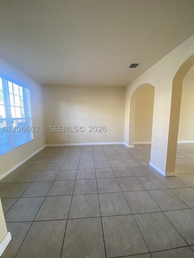 Building Photo - 9438 SW 171st Ct