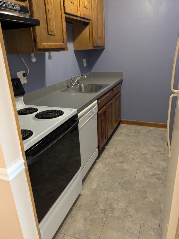 Building Photo - 12 Thompson Rd