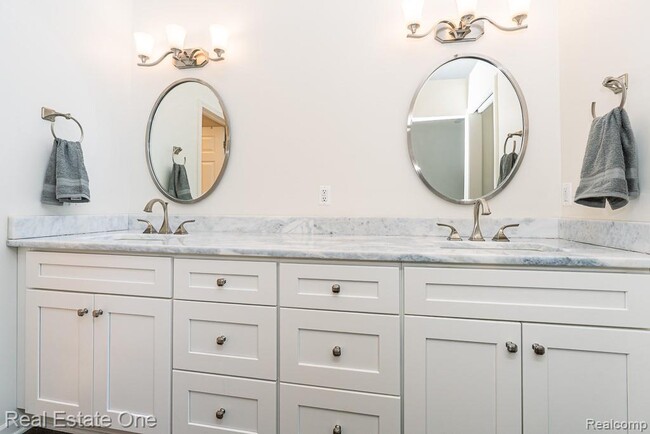 Building Photo - 7086 Danbrooke Ct