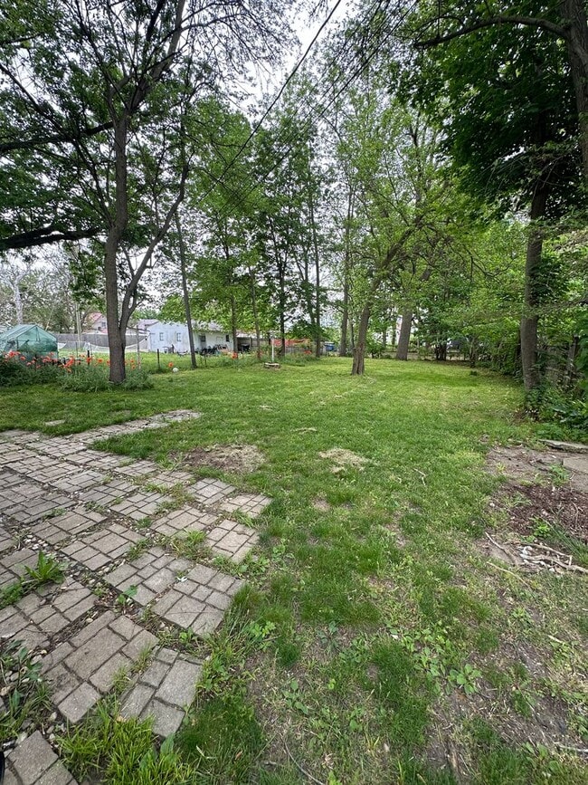 Building Photo - 2 Bedroom House - Goshen