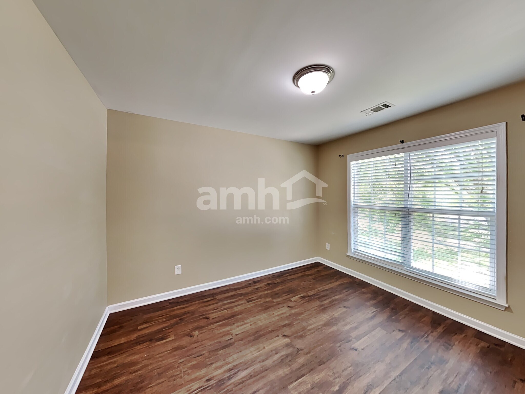 Building Photo - 3695 Moor Pointe Dr