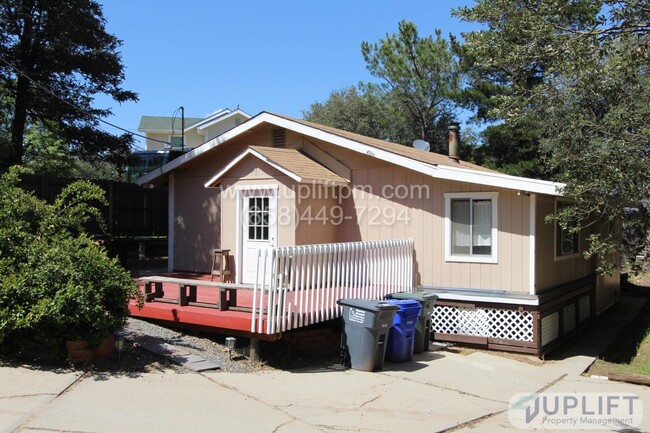 Building Photo - 2 Bed, 1 Bath House w/ AC, Storage Barn