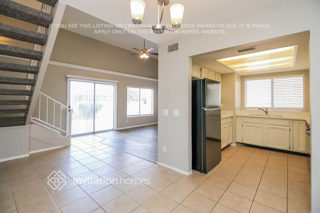 Building Photo - 1966 N Blackstone Dr