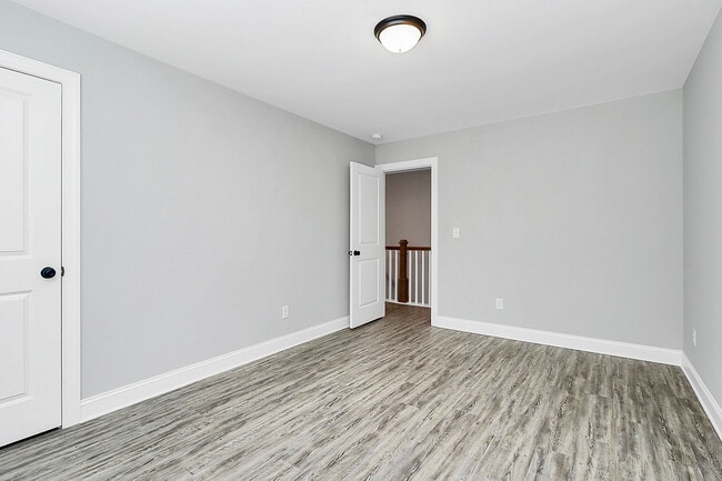 Building Photo - 915 Yellowstone Dr