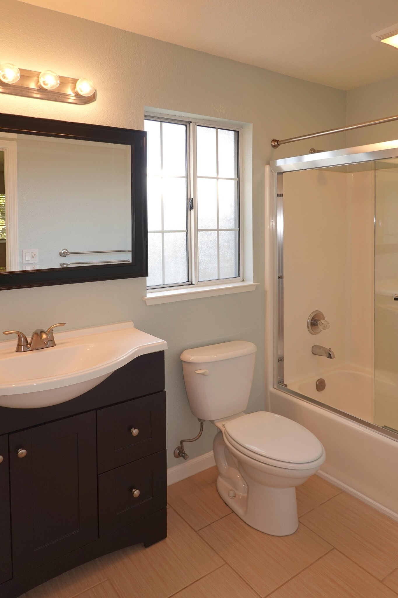 Primary Bathroom - 1013 Woodside Rd