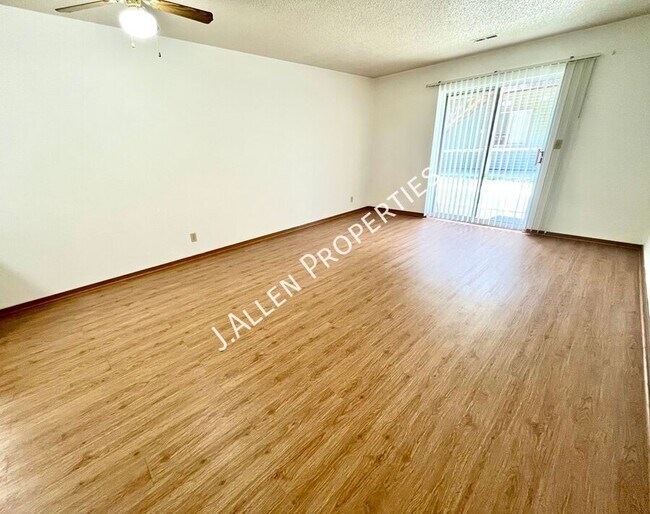 Building Photo - 904 Riverfront Rd