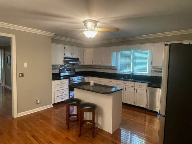 Building Photo - Beautiful 4 Bedroom Home