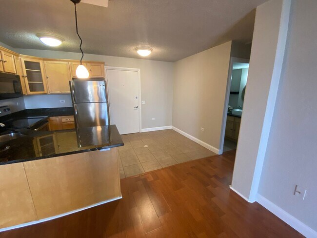Building Photo - 1 bedroom High Rise Living Downtown