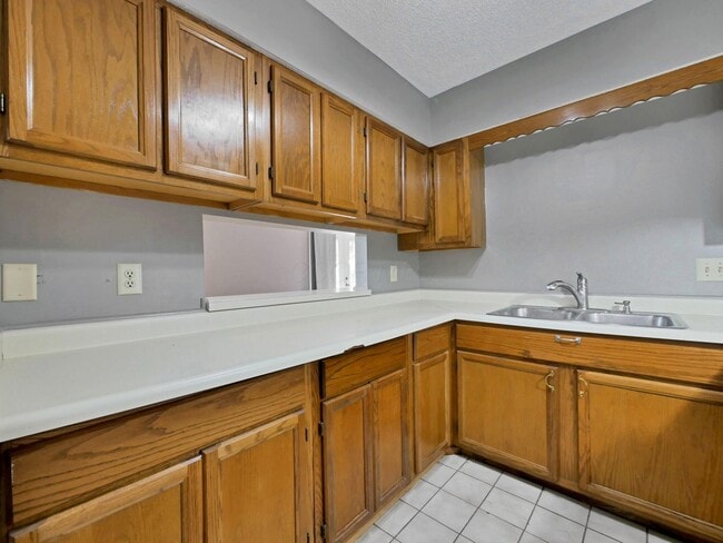 Building Photo - 175 Kraft Dr