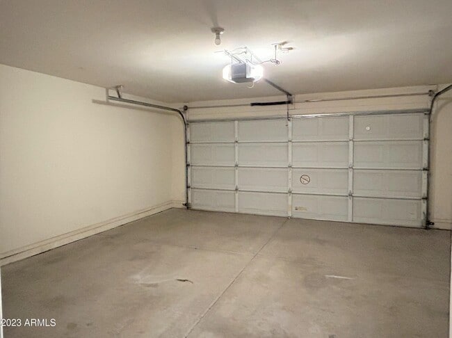 Building Photo - 1801 E Toledo St