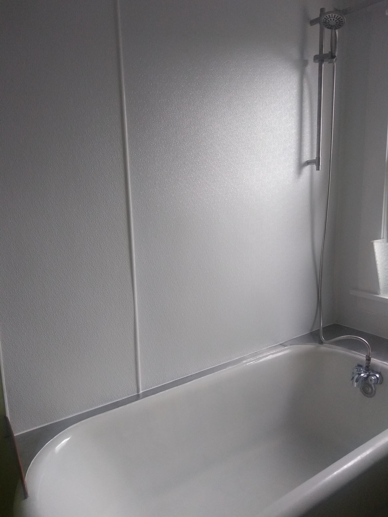 Tub - 523 W Beaver Ave