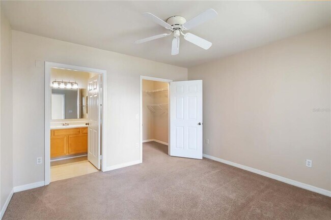 Building Photo - 1040 Villagio Cir