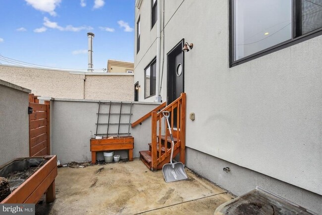 Building Photo - 3336 Salmon St