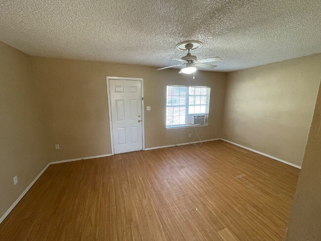 Building Photo - Cozy Two-Bedroom Home Conveniently Located in Central Lubbock!