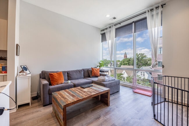 Building Photo - 2247 W Lawrence Ave