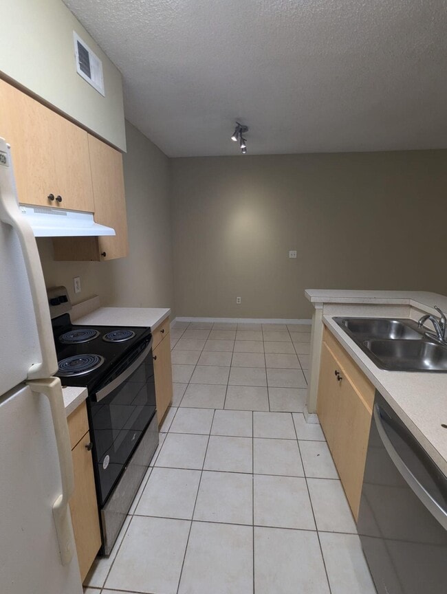 Building Photo - 10330 Fox Trail Rd S