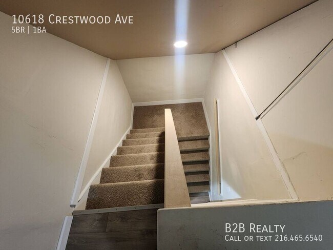 Building Photo - 10618 Crestwood Ave