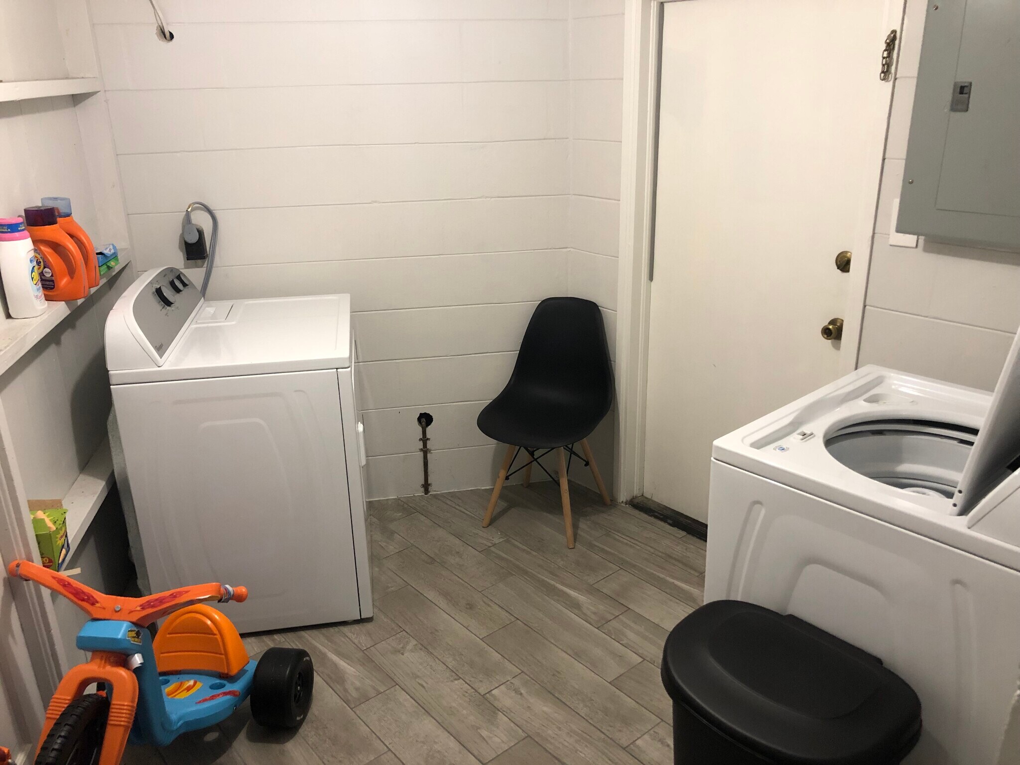 Laundry Room - 10 E King St