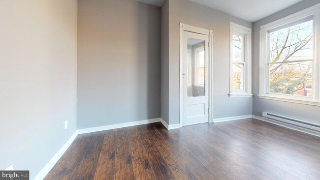 Building Photo - 1915 W Erie Ave