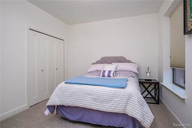 Building Photo - 1220 Diamond Court