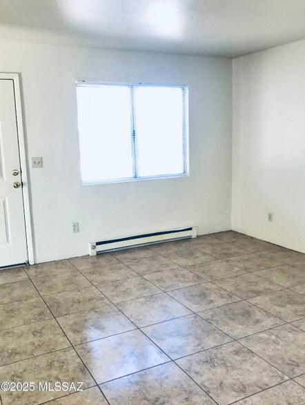 Building Photo - 3817 S Queen Palm Dr