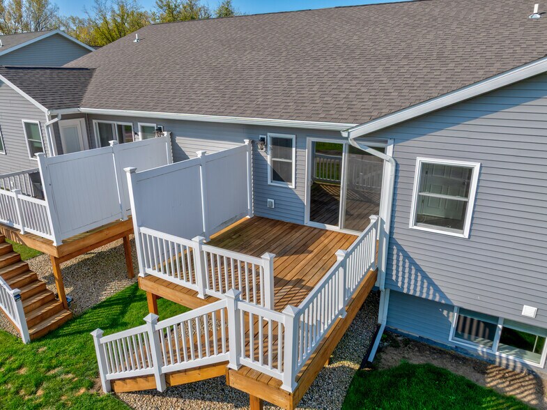 Large private deck - 846 Thompson Drive