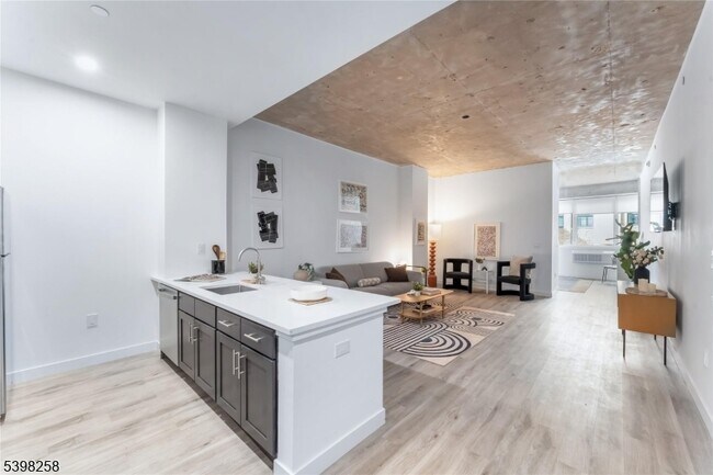 Building Photo - 10 Commerce Ct