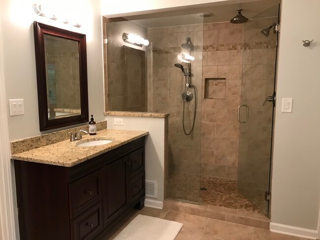 Building Photo - 4889 Lake Forrest Dr