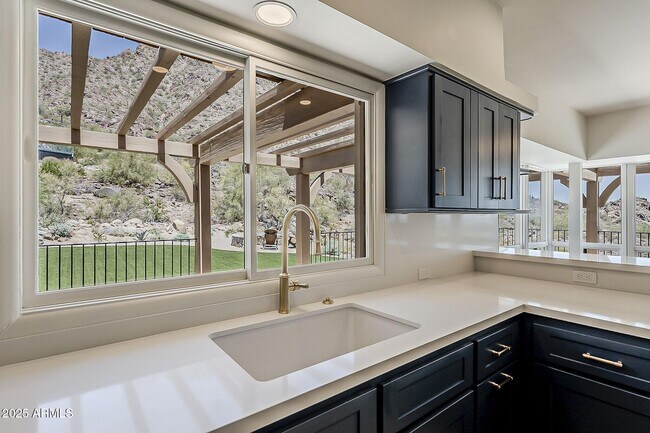 Building Photo - 5654 E Mesquite Ln