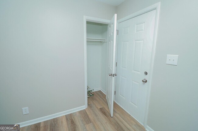 Building Photo - 3323 Victory Ct E