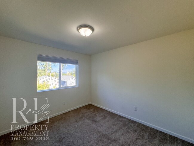 Building Photo - 4250 SE Horsehead Way