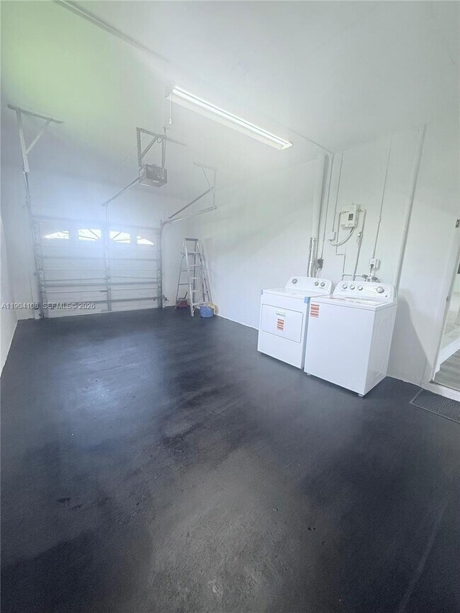 Building Photo - 9300 SW 52nd Terrace